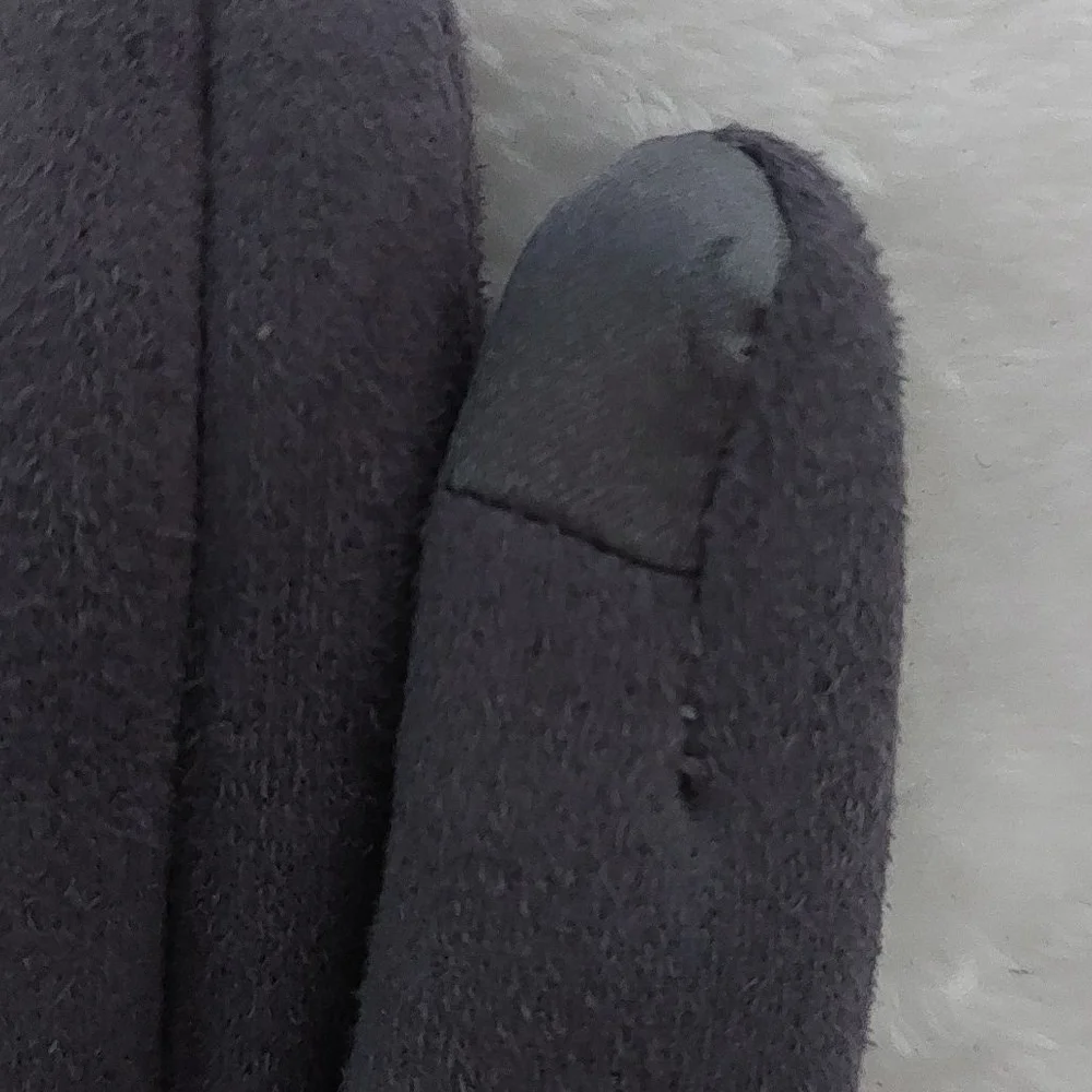 Women's UGG Gray One Size Gloves & Mittens - Picture 6 of 6